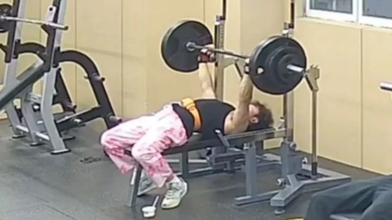 VIDEO: Hombre es aplastado por pesas durante rutina en gimnasio Imagen de VIDEO: Hombre es aplastado por pesas durante rutina en gimnasio