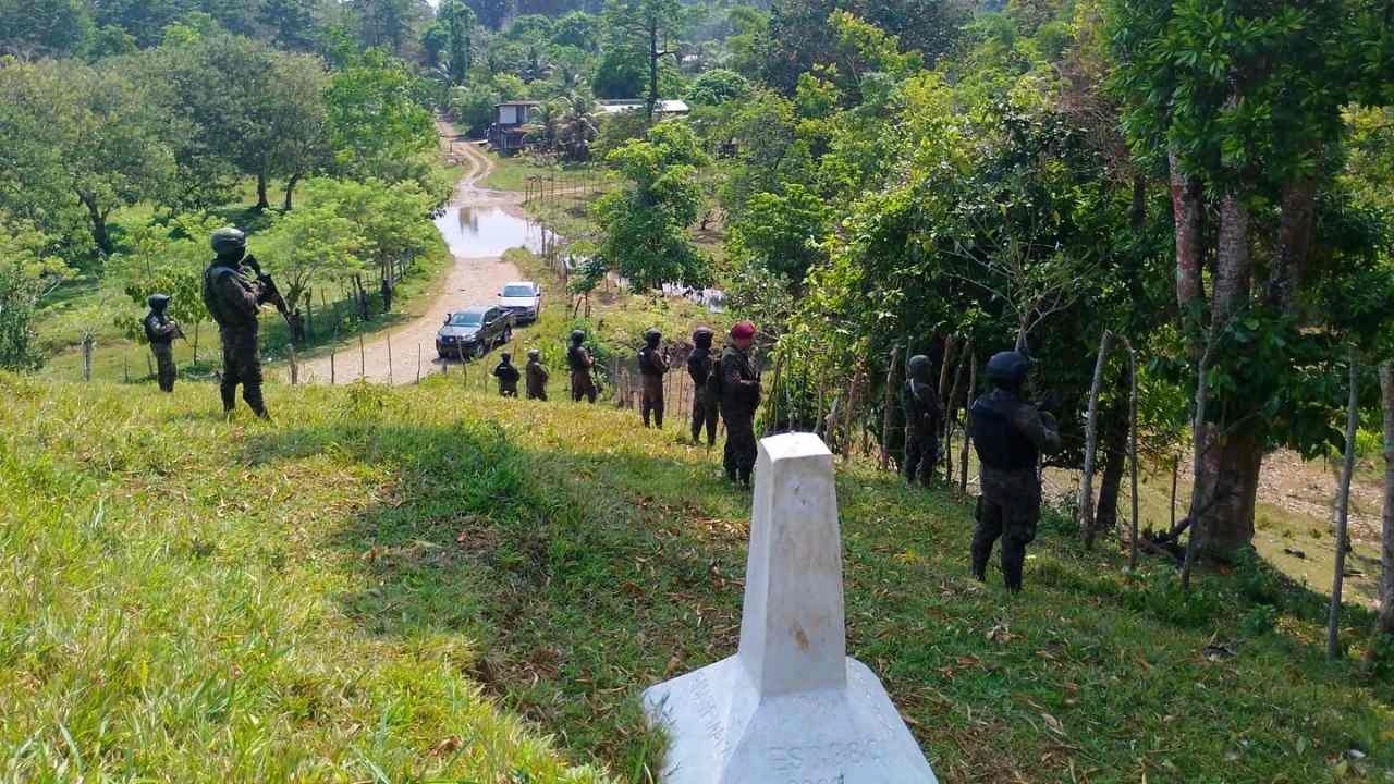 Imagen de Guatemala activa cerco militar por violencia desatada en Honduras