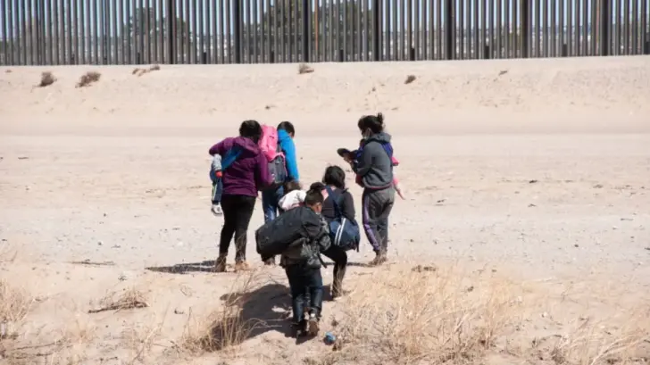 Imagen Principal de Nota: Este es el 'tipo' de inmigrante que es mejor recibido en EE.UU. y España