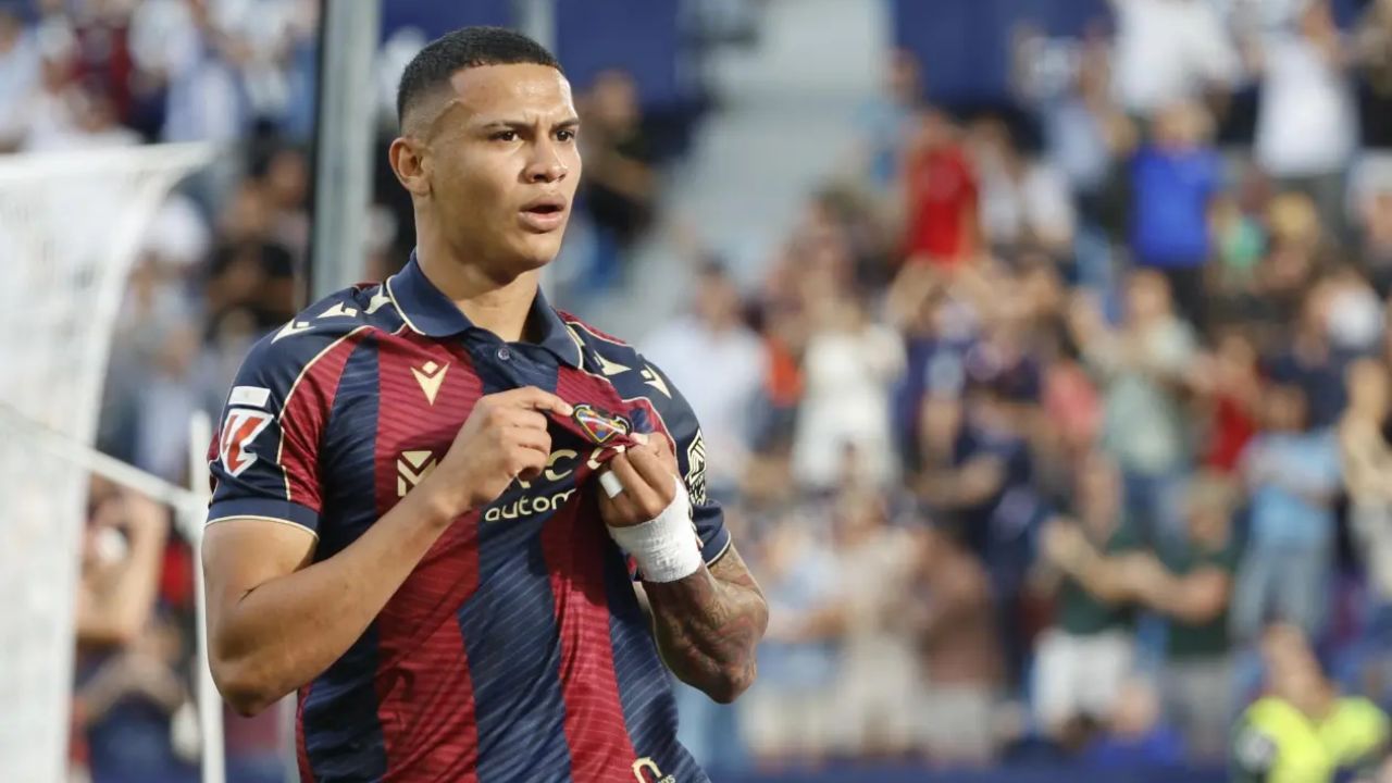 Kervin Arriaga y Levante: Qué necesitan hoy para salvarse del descenso en LaLiga Imagen de Kervin Arriaga y Levante: Qué necesitan hoy para salvarse del descenso en LaLiga