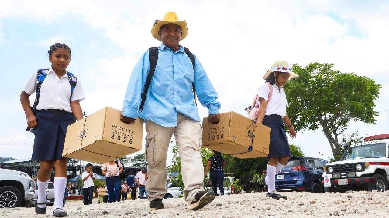Imagen de Entre buses y fronteras: así llegaron niños por ayuda escolar salvadoreña