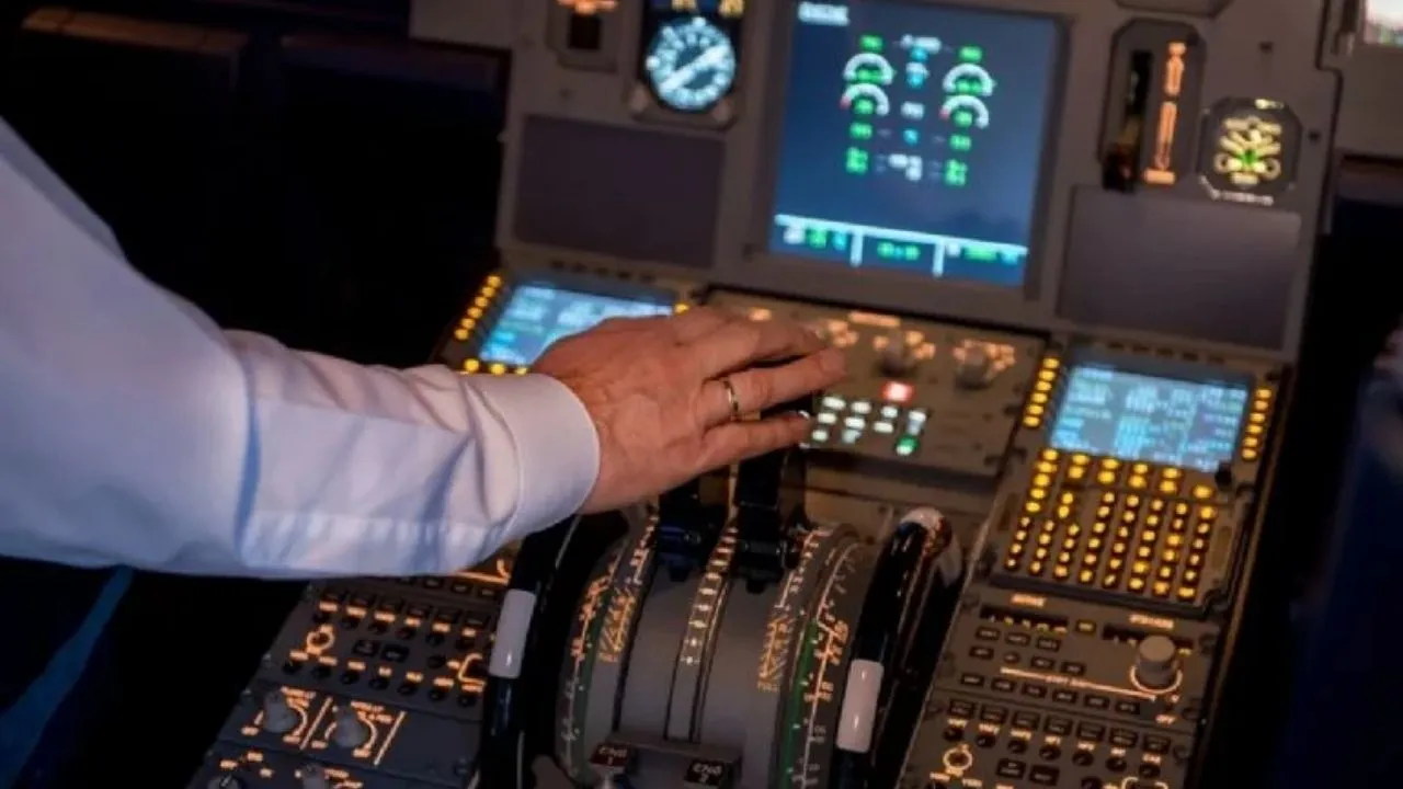 Piloto sufre infarto en pleno vuelo y obliga aterrizaje de emergencia Imagen de Piloto sufre infarto en pleno vuelo y obliga aterrizaje de emergencia