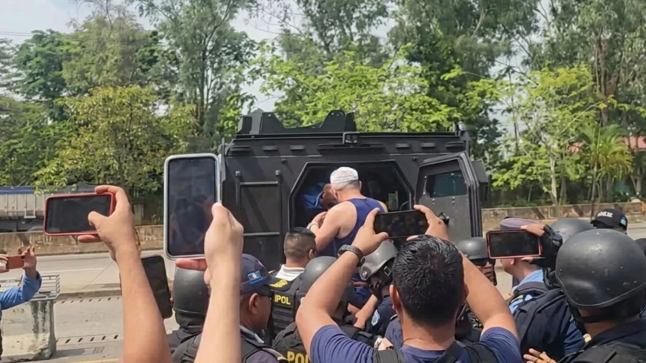 Policía de Guatemala entrega a sospechoso por muerte de agentes en Corinto Imagen de Policía de Guatemala entrega a sospechoso por muerte de agentes en Corinto