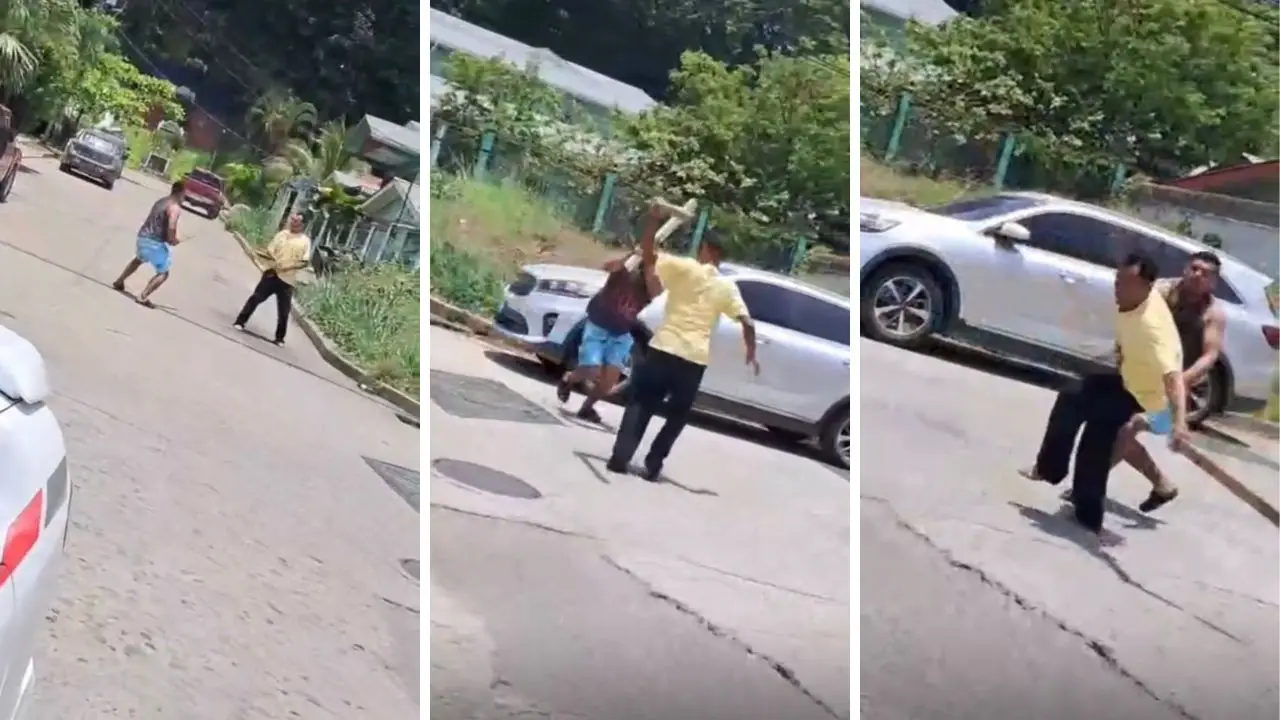 ¡Bajo solazo y con palos! Hombres protagonizan pelea en plena calle de Tela Imagen de ¡Bajo solazo y con palos! Hombres protagonizan pelea en plena calle de Tela