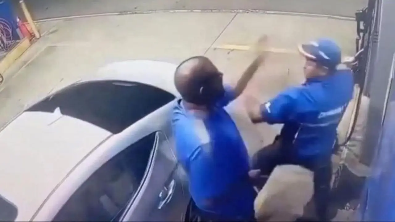 ¡Hizo falta más gasolina!: Hombre agrede a empleado con discapacidad en gasolinera Imagen de ¡Hizo falta más gasolina!: Hombre agrede a empleado con discapacidad en gasolinera