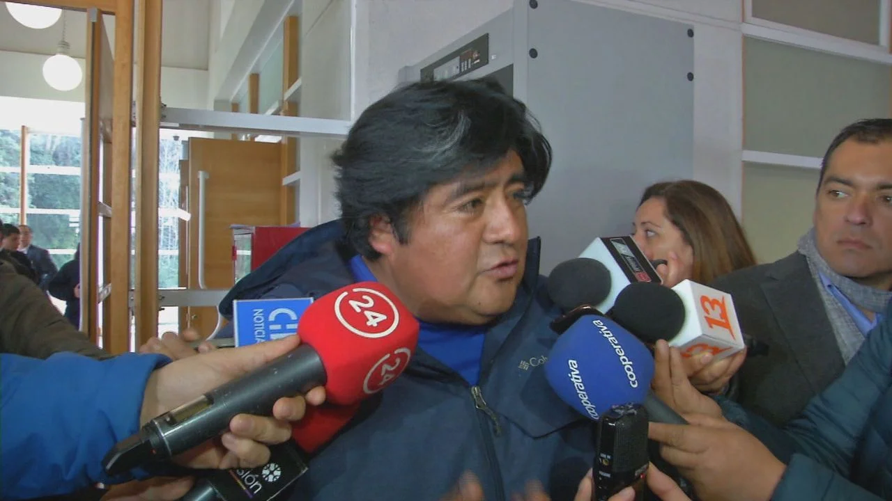 Jorge Álvaro Huenchullán en entrevista con medios de comunicación.