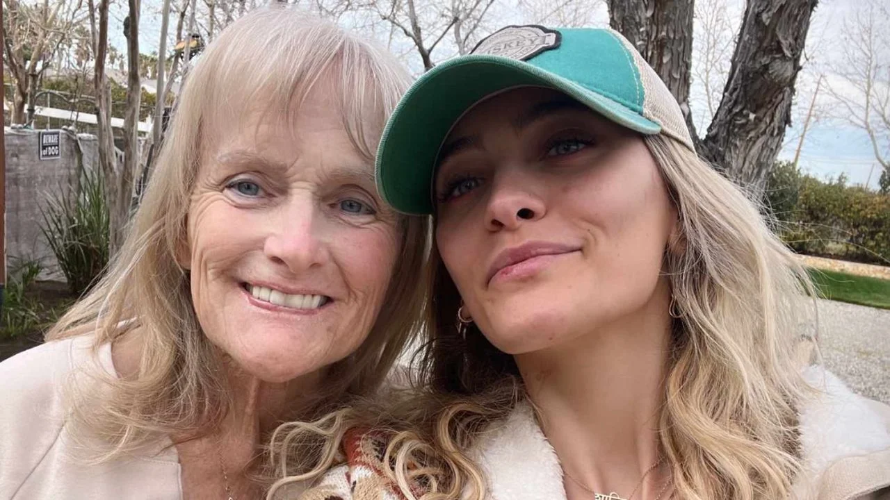 Debbie Rowe y su hija Paris Jackson.