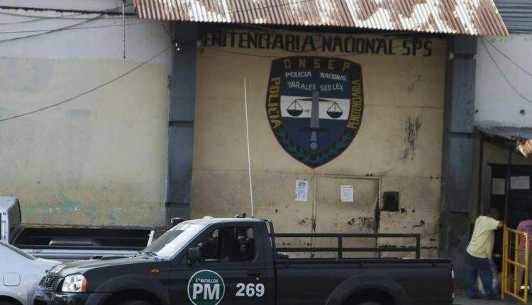 fachada cárcel