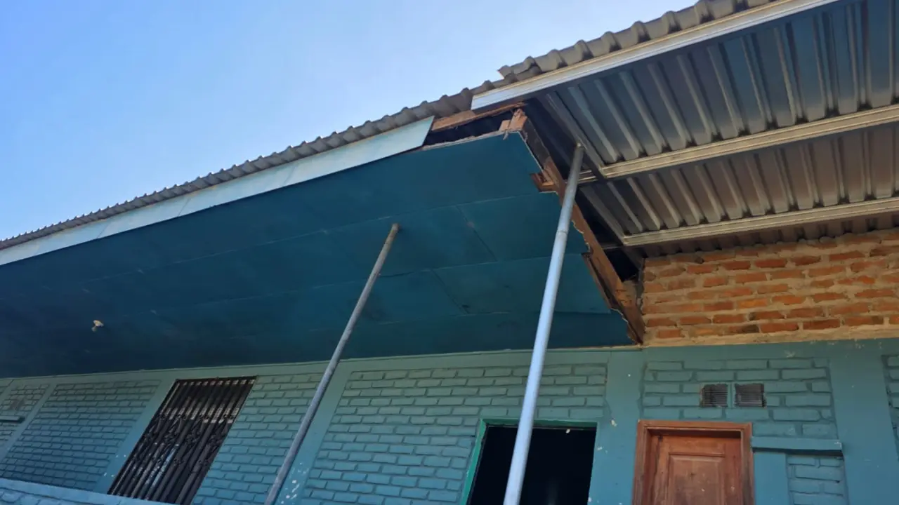 Techo en mal estado en un kínder