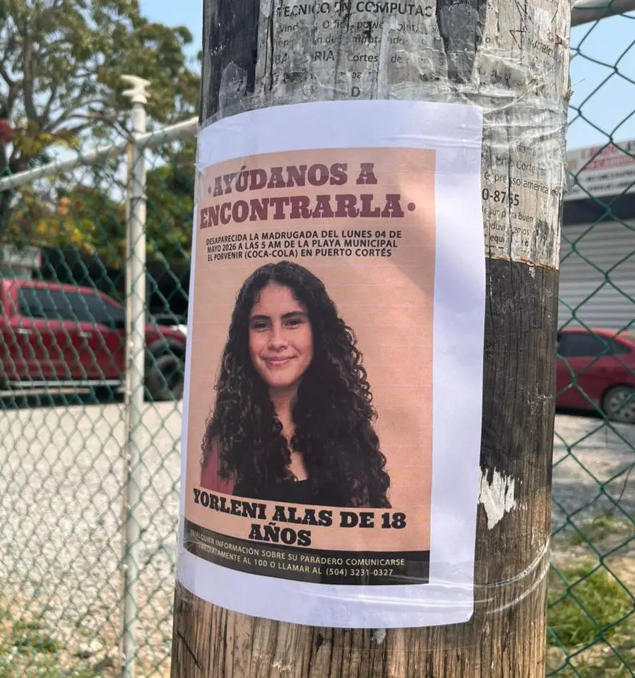 Afiche con la foto e información de Yorleni Alas, buscada en Puerto Cortés