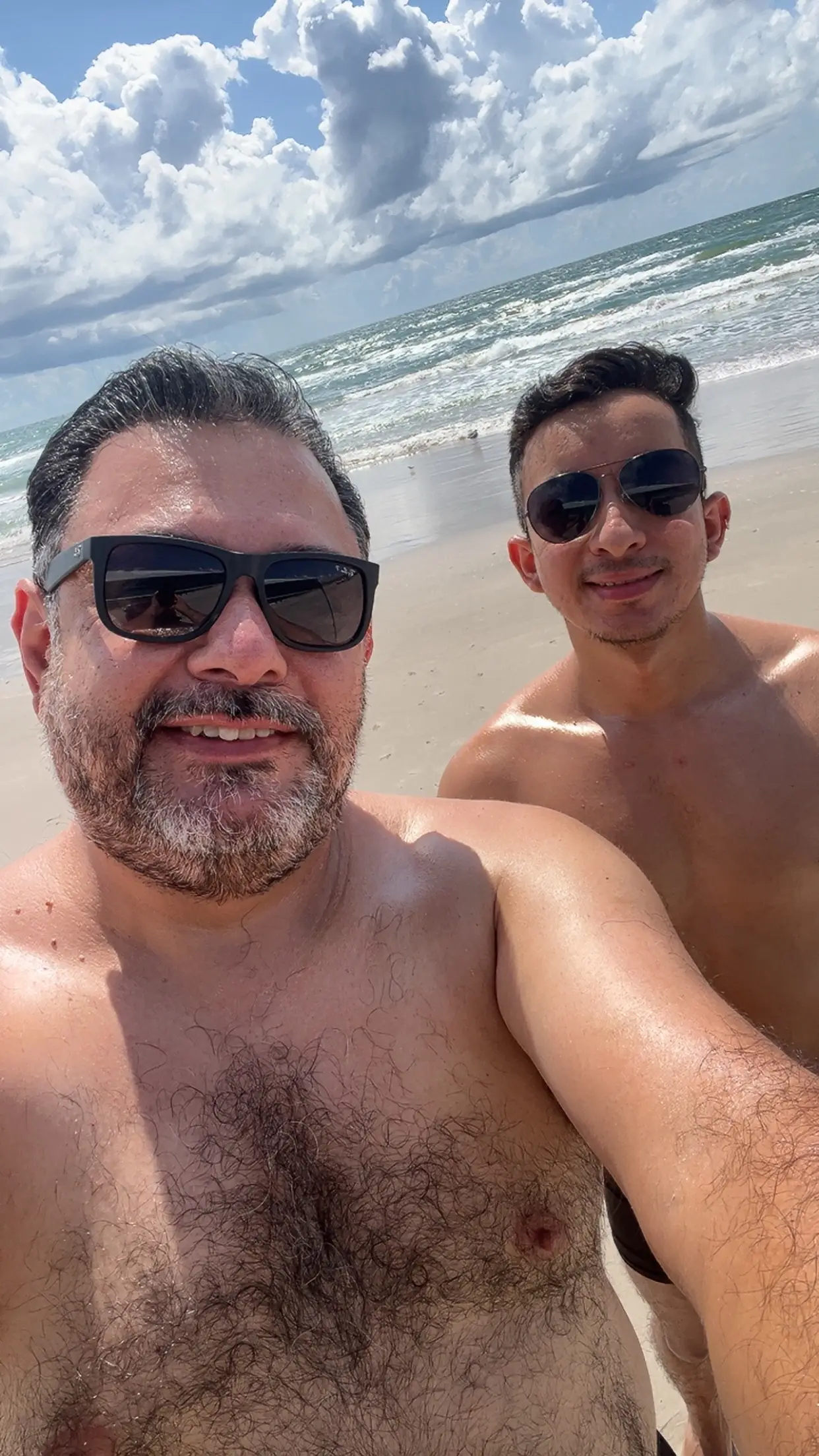Foto del hondureño y su esposo pastor en Estados Unidos