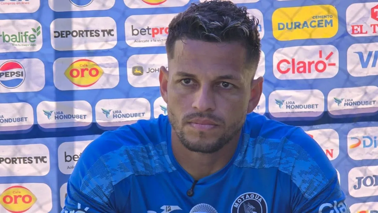 Marcelo Santos porta su camiseta azul del Motagua