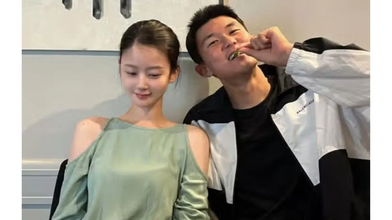 Jae junto a su novia comparten momentos de felicidad.
