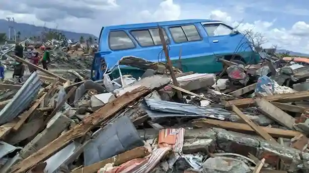 Carro en terremoto sin poder transitar.