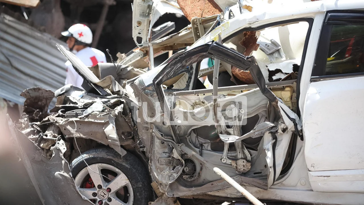 Carros afectados tras accidente en la Colonia Villa Nueva:
