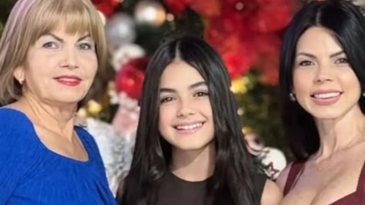 Yorgelis Delgado junto a su madre y a su hija.