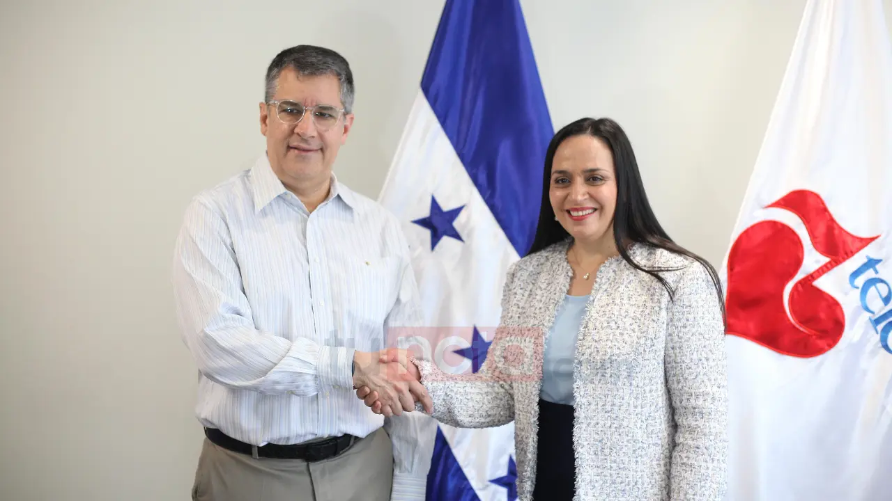 RAFAEL VILLEDA DANDO LA MANO A SECRETARIA DE SEDESOL