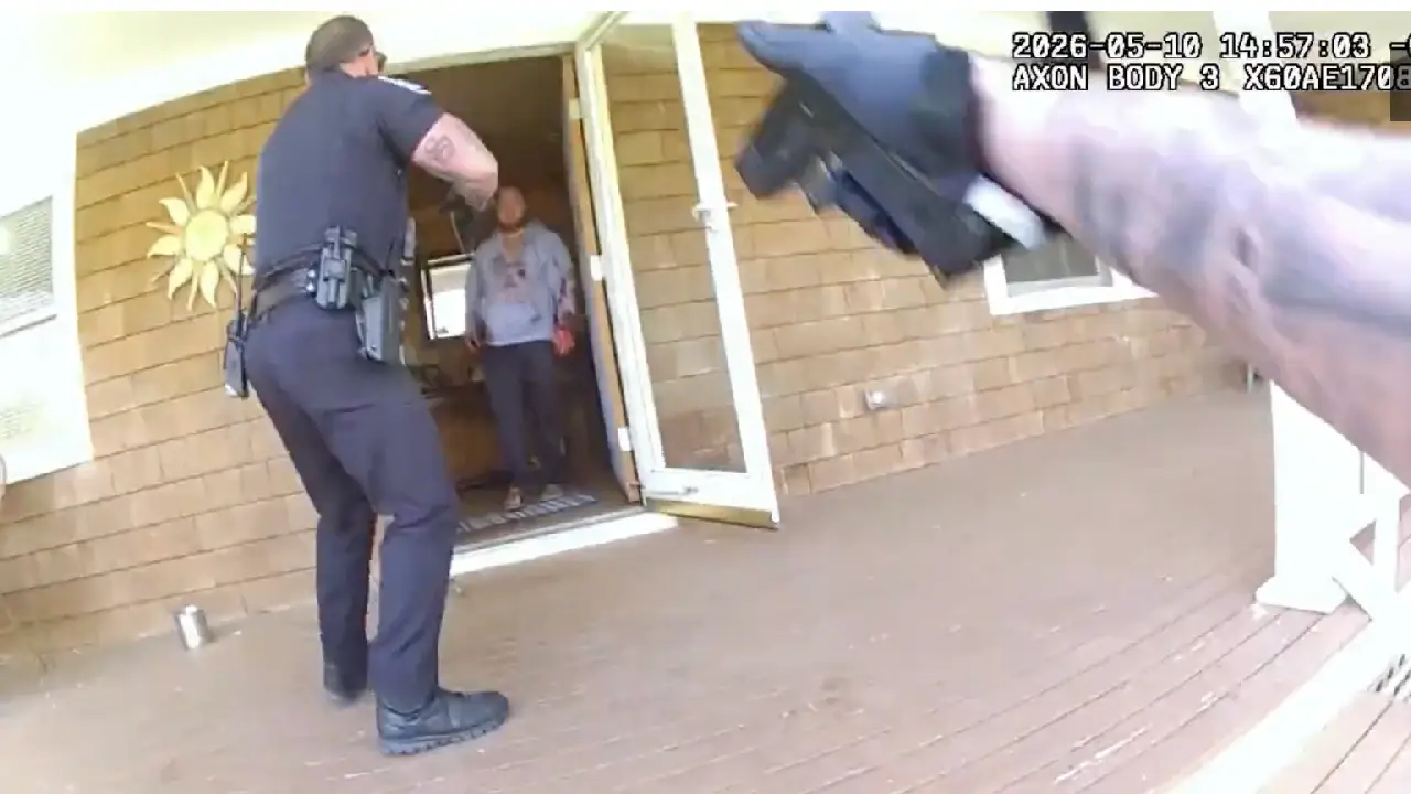 Momento en que agentes de la Policía enfrentan a hombre.