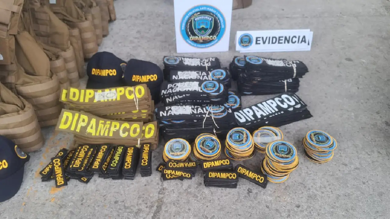 Parte del equipo entregado por agentes de la extinta Dipampco 