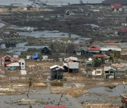 Secuelas del tsunami en Indonesia en 2004.