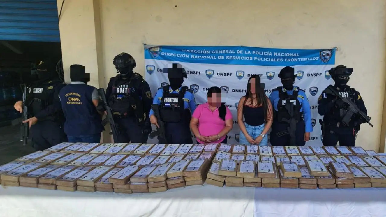 Mujeres detenidas por transportar 154 kilogramos de cocaína.
