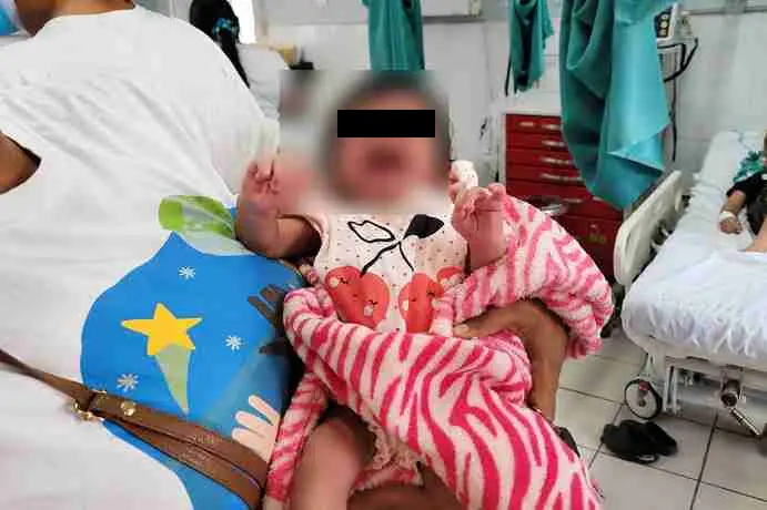 Foto de la mujer víctima del accidente junto a su recién nacida en Olanchito