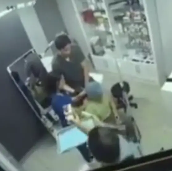momento en que inyectan a la chef Sandra Díaz del Valle