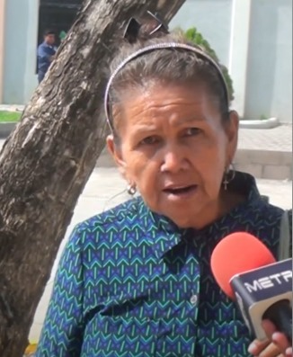 ella es la hondureña que denuncia al policía por que no le paga la deuda