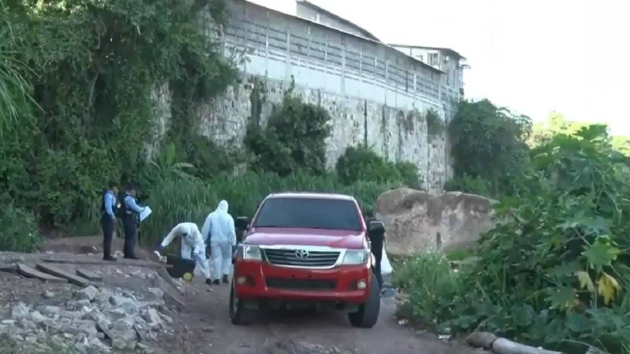 Levantan cadáver de joven asesinada en El Canalón