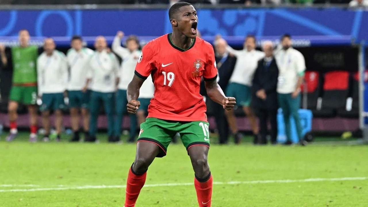 Nuno Mendes en un partido con la Selección de Portugal.