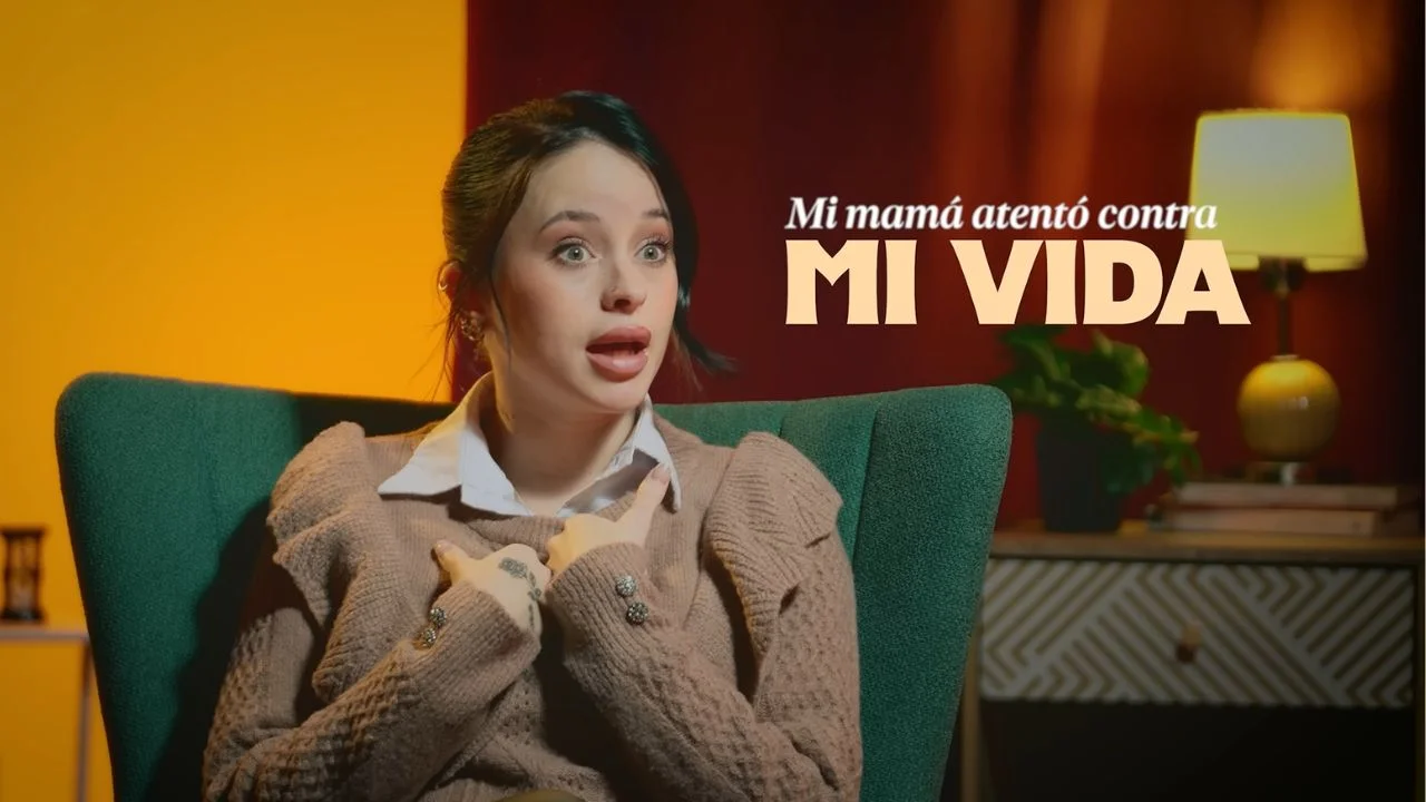 Carito Müller hablando sobre lo que sufrió en su infancia con su mamá Paola Fernández.