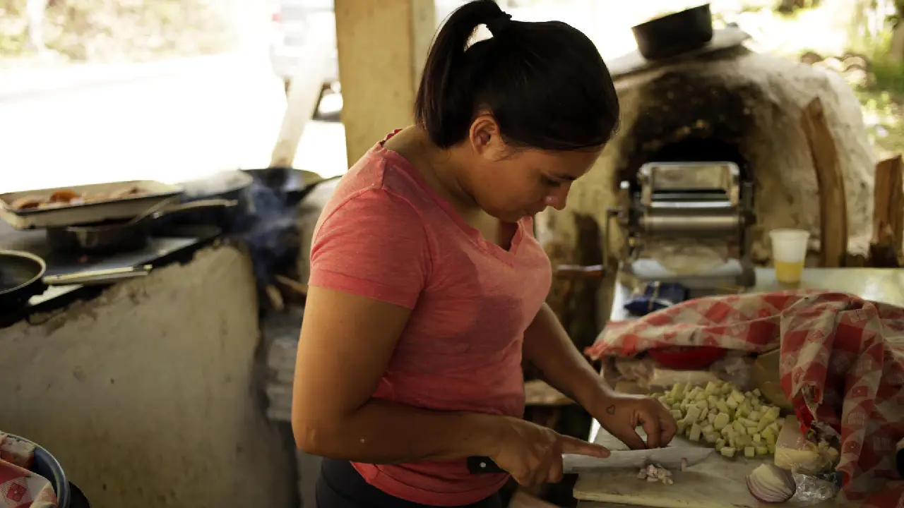 Casi 800 mil hogares en Honduras se saltan comidas por alto costo de vida: ASJ