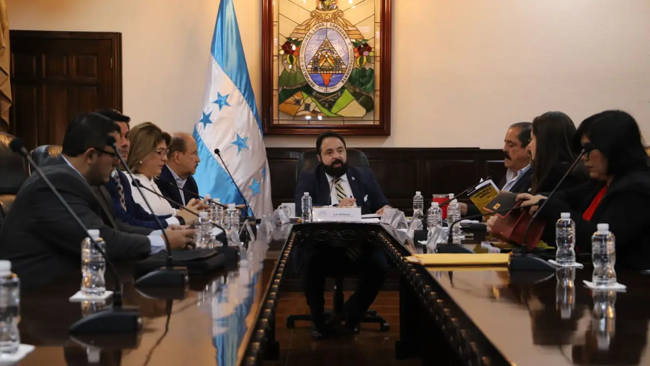 ¿ExComisión Permanente debe ser señalada por traición a la patria? Esto dicen juristas Imagen de ¿ExComisión Permanente debe ser señalada por traición a la patria? Esto dicen juristas