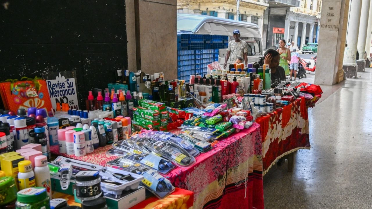 Cuba aprueba reformas económicas que amplían sector privado e inversión extranjera Imagen de Cuba aprueba reformas económicas que amplían sector privado e inversión extranjera