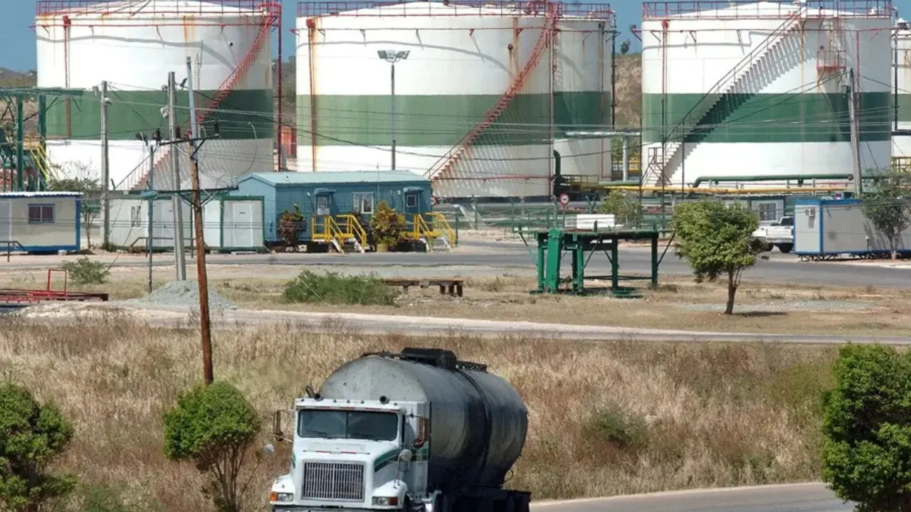 EE. UU. sanciona a petrolera estatal CUPET y eleva tensión con Cuba Imagen de EE. UU. sanciona a petrolera estatal CUPET y eleva tensión con Cuba