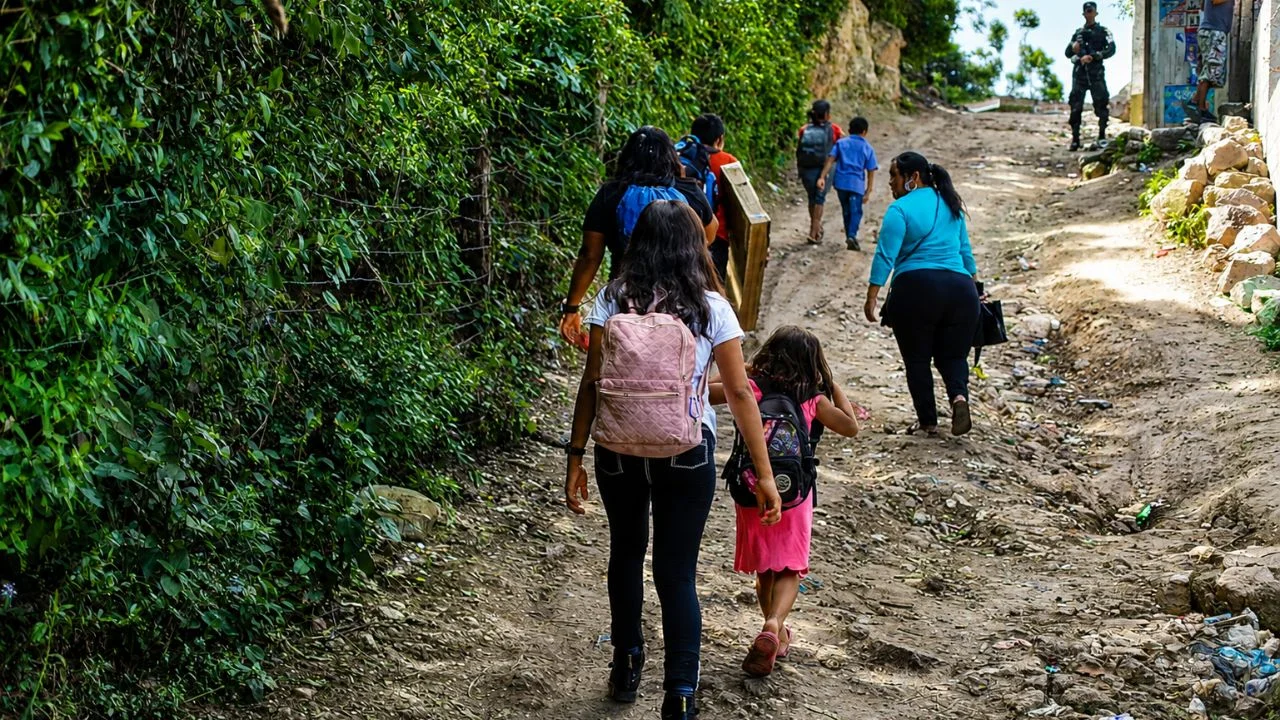 Imagen Principal de Nota: Más de 423 mil hondureños han sido desplazados por la violencia, revela ACNUR