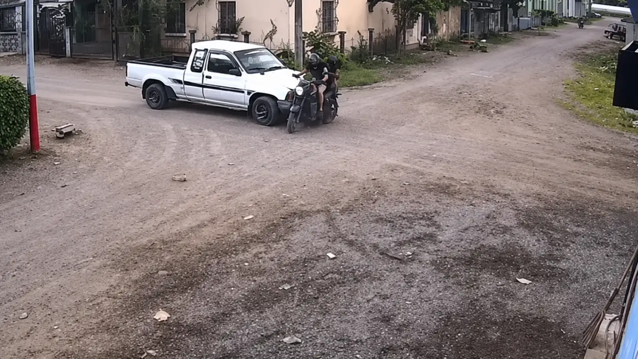 '¡Llámele a mi mami!': menores en moto impactan con pick up en Namasigüe Imagen de '¡Llámele a mi mami!': menores en moto impactan con pick up en Namasigüe