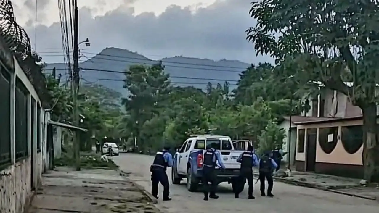 Imagen de Nuevo enfrentamiento entre policías y delincuentes deja tres capturados en Chamelecón