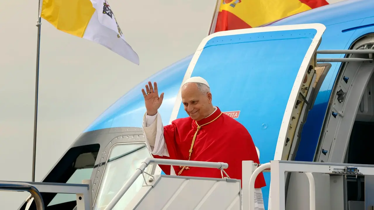 Papa León XIV llega a España e inicia histórica visita apostólica de seis días Imagen de Papa León XIV llega a España e inicia histórica visita apostólica de seis días