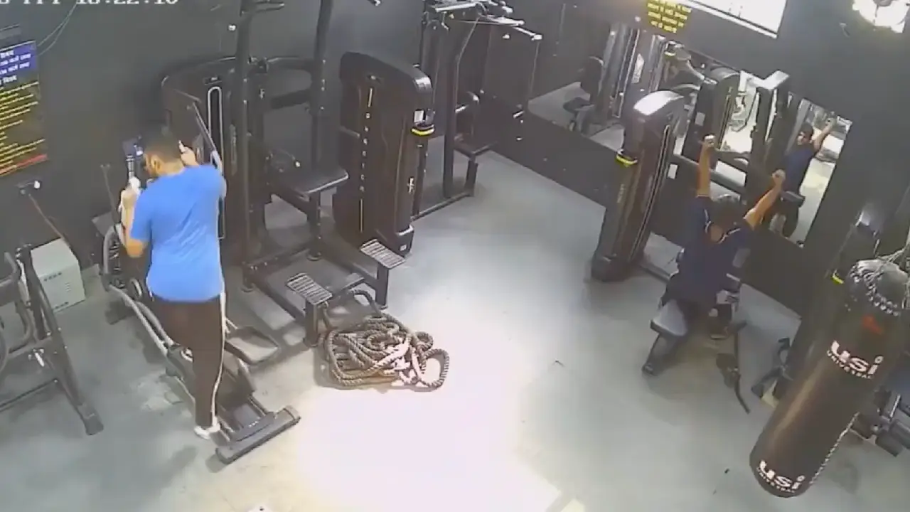 Video: Policía muere tras desplomarse mientras hacía ejercicio en un gimnasio Imagen de Video: Policía muere tras desplomarse mientras hacía ejercicio en un gimnasio
