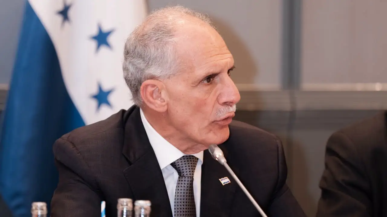 Asfura pide a EE.UU. transición ordenada para hondureños afectados por fin del TPS Imagen de Asfura pide a EE.UU. transición ordenada para hondureños afectados por fin del TPS