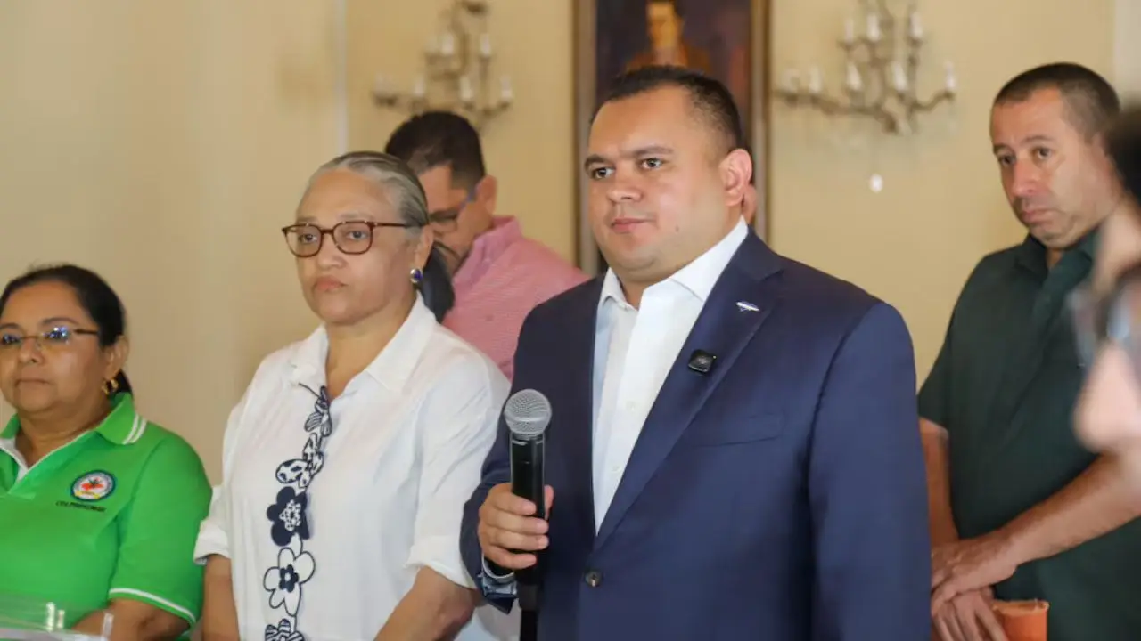 Imagen Principal de Nota: Tras protestas, docentes y Gobierno acuerdan regreso a clases