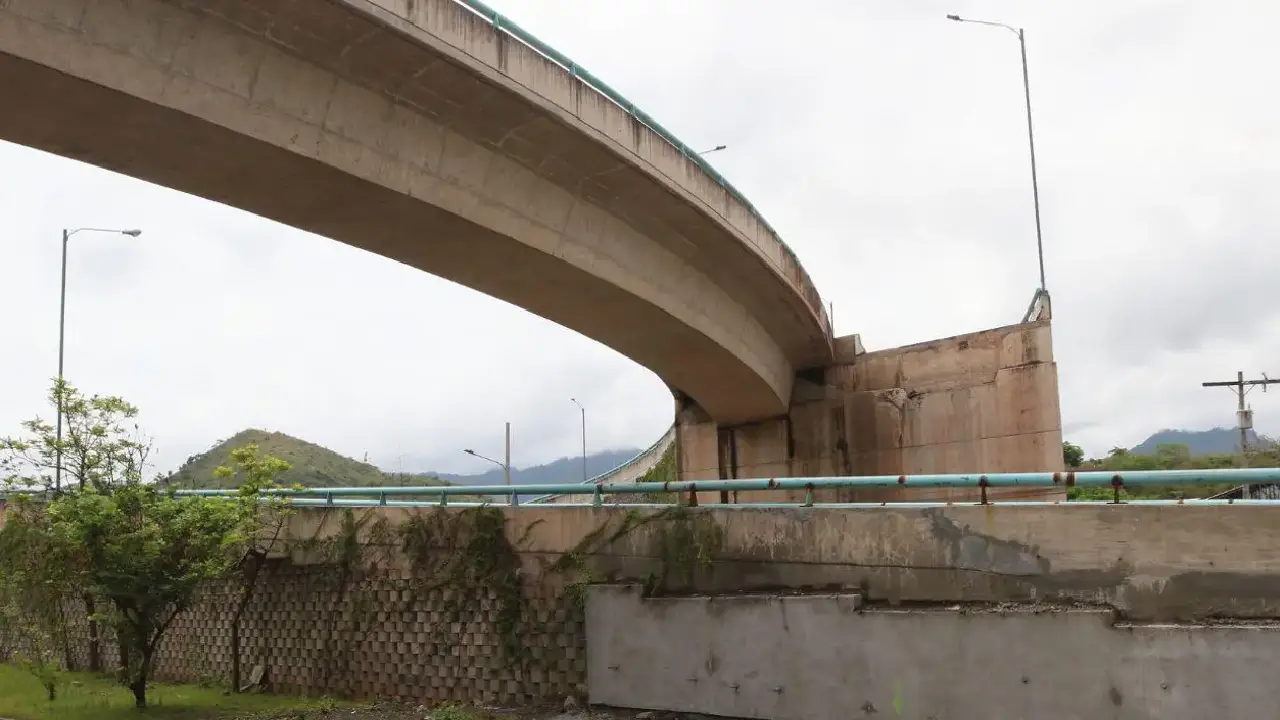 SIT anuncia reapertura del puente Juan Manuel Gálvez en 60 días en Tegucigalpa