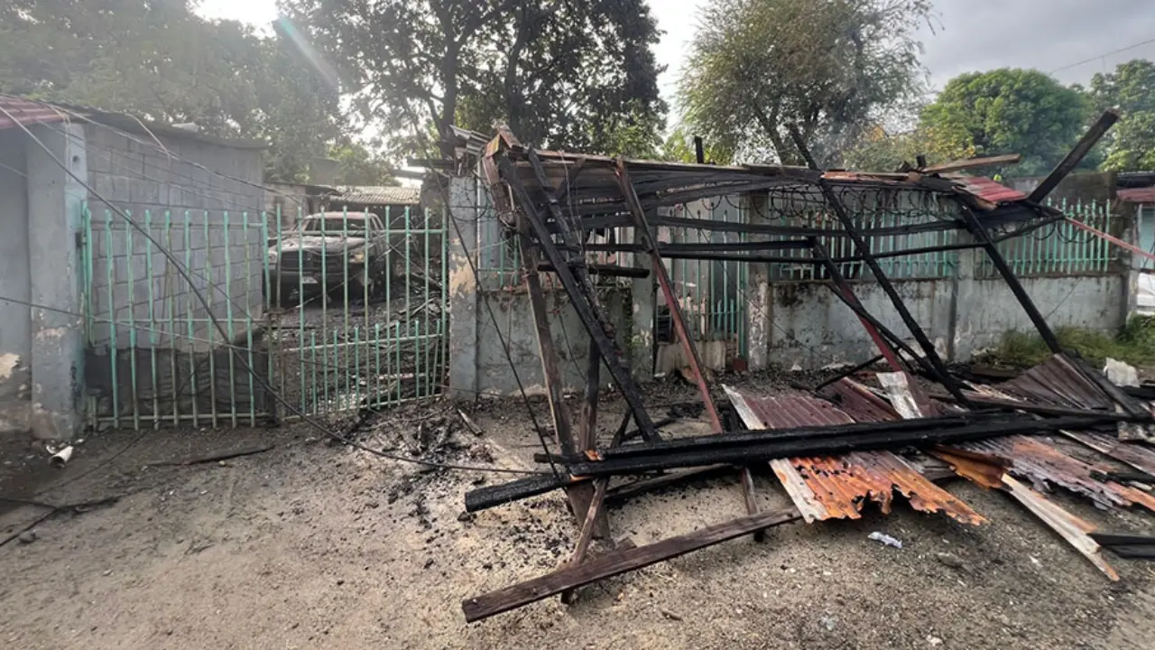 Rayo cayó sobre una casa y causó un incendio en sector Chamelecón Imagen de Rayo cayó sobre una casa y causó un incendio en sector Chamelecón