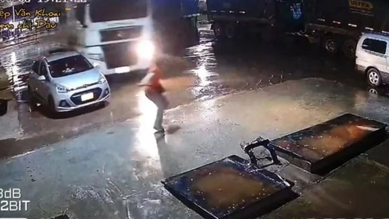 Imagen de Video sensible: Tras ruptura, trailero atropella a su expareja y se prende fuego