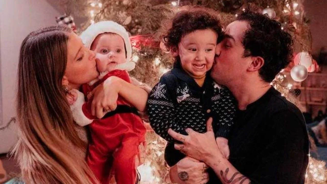 Danielle Clyde con su esposo Daniel Bautista e hijos, Bruno y Lila. 