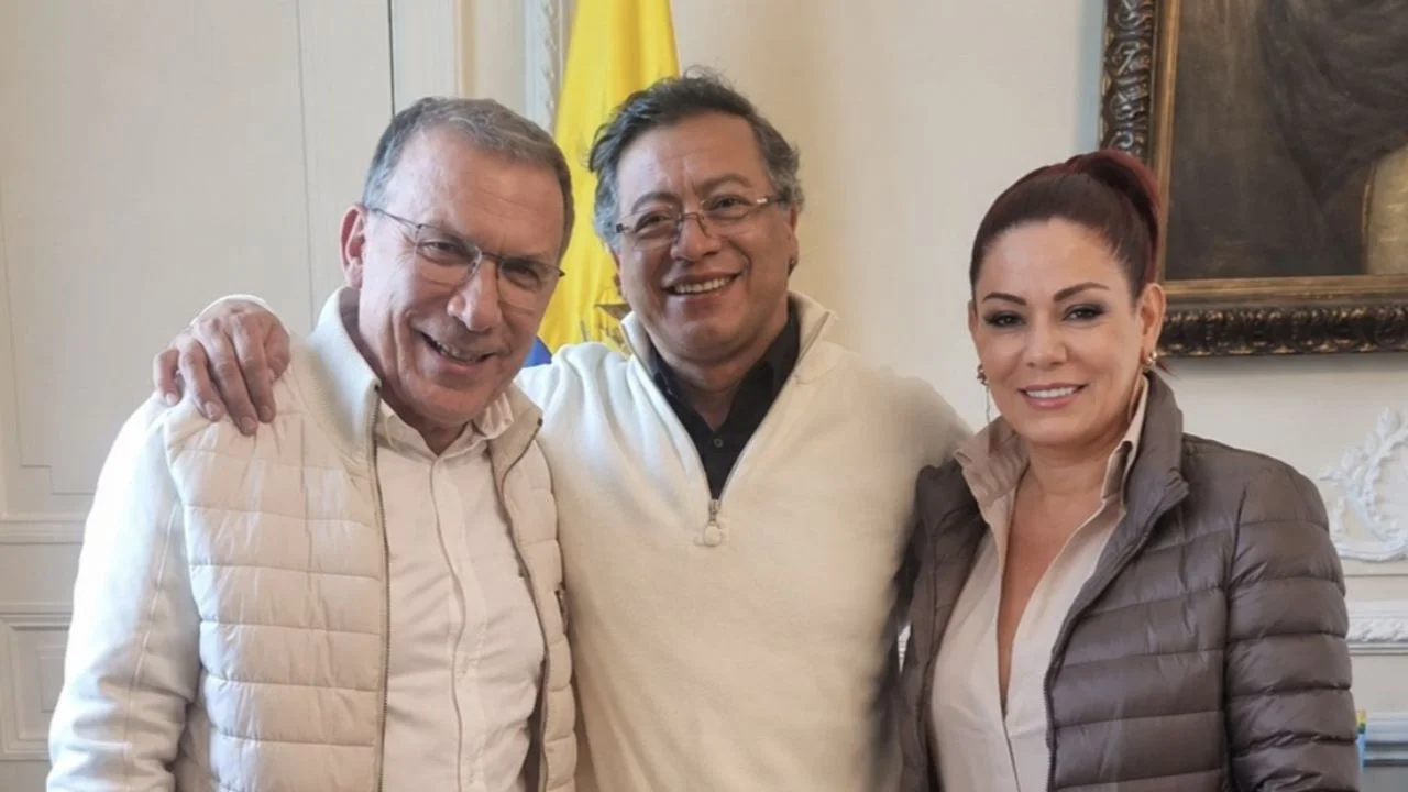 Roy Barreras, Gustavo Petro y Gloria Arizabaleta.