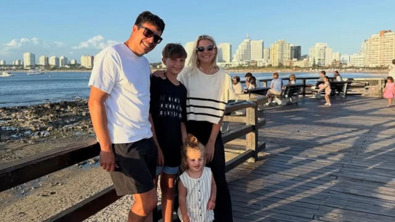 Jimena Campisi con sus hijos y su pareja Cristian Cardozo.