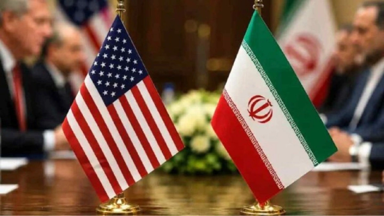 Banderas de Estados Unidos e Irán.