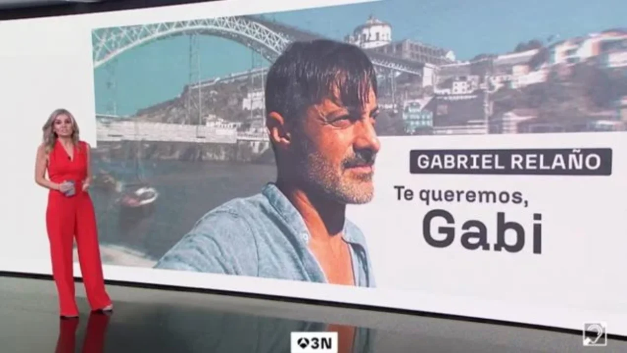 Foto de Sandra Golpe despidiendo a Gabriel Relaño 